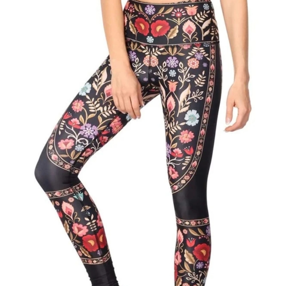 Yoga Democracy Leggings Size Medium